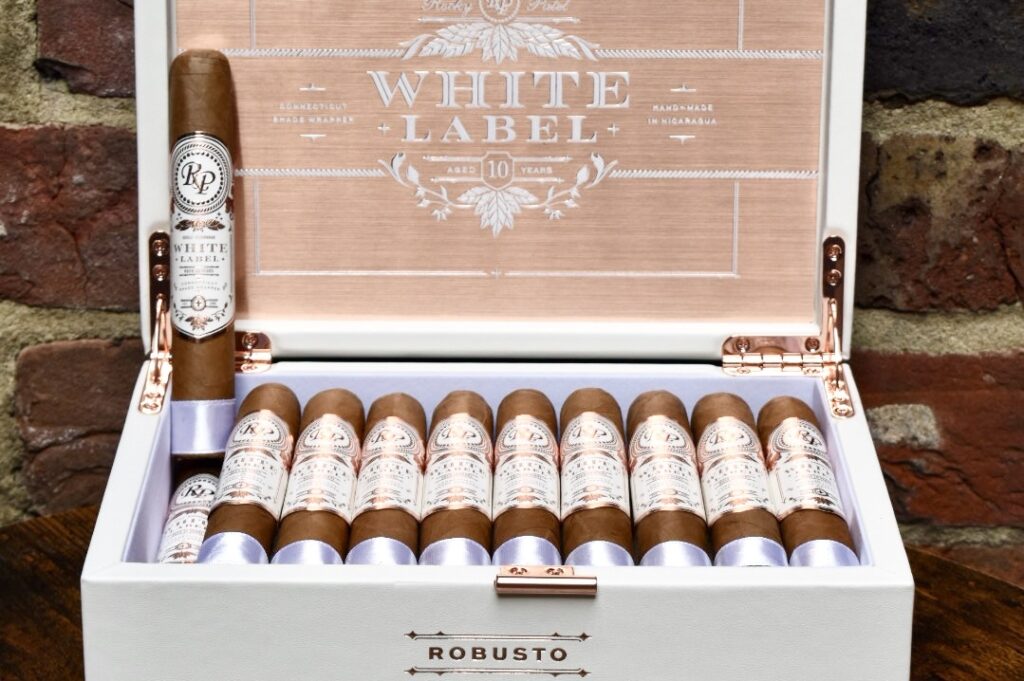 rocky patel white label robusto